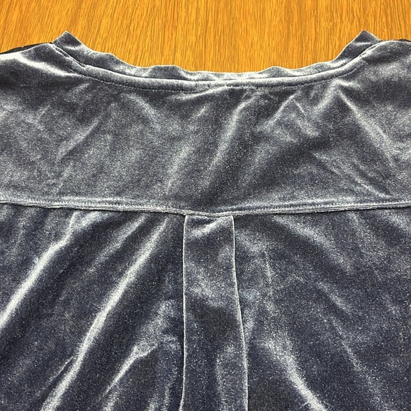 Elle velvet‎ top, size medium - Picture 9 of 13